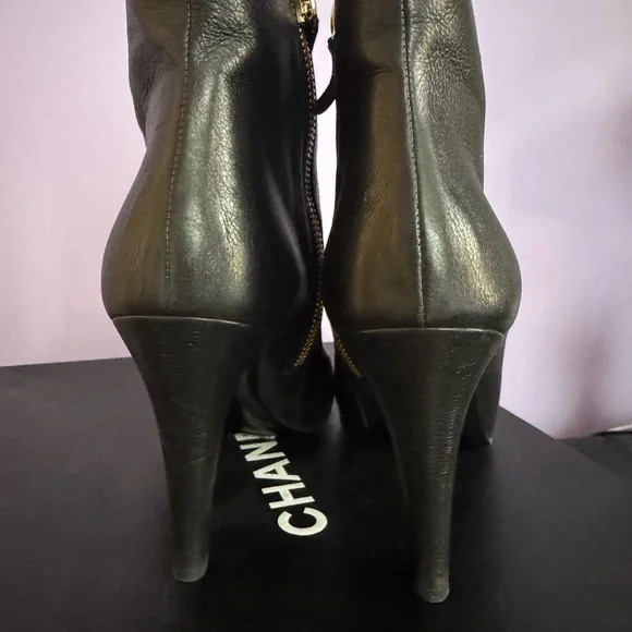 Chanel black leather faux pearls ankle boots - Picture 11 of 14